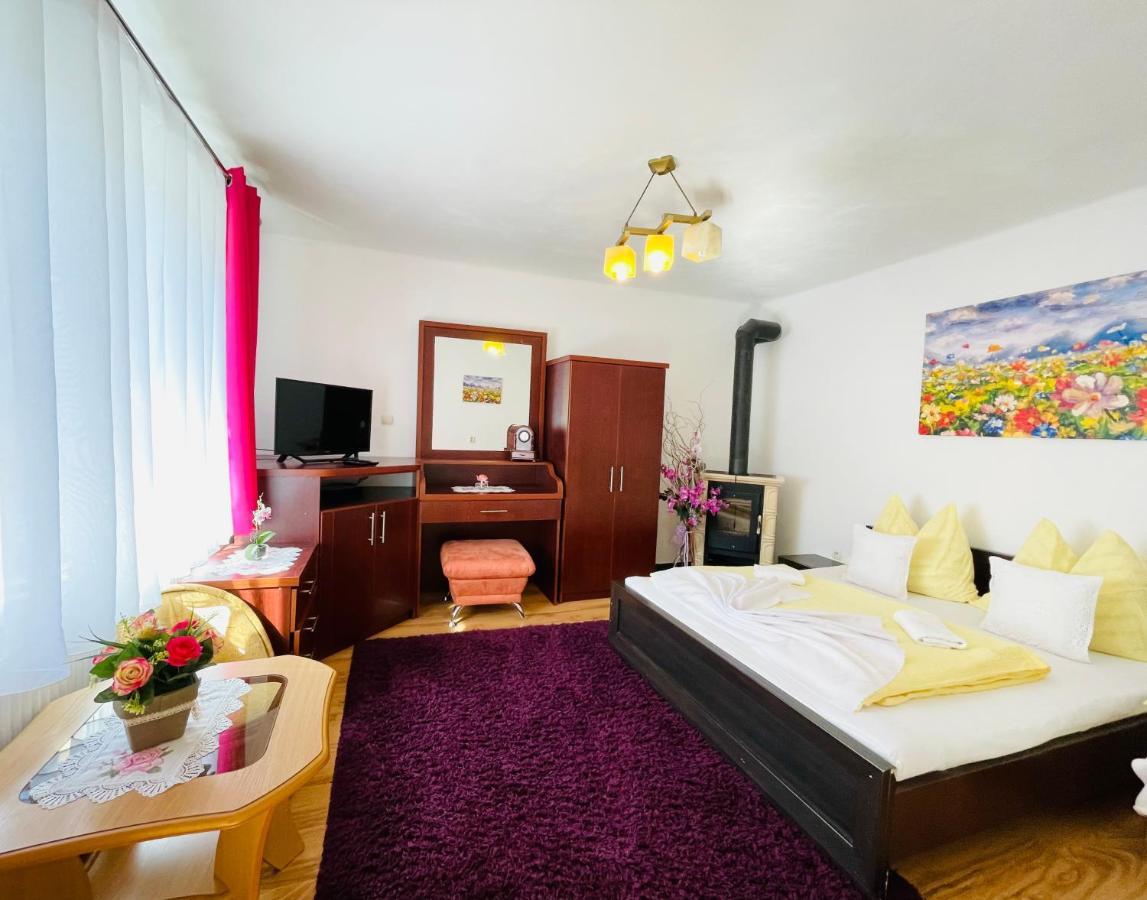 Apartmany Pod Troma Korunami Červený Kláštor Exterior foto